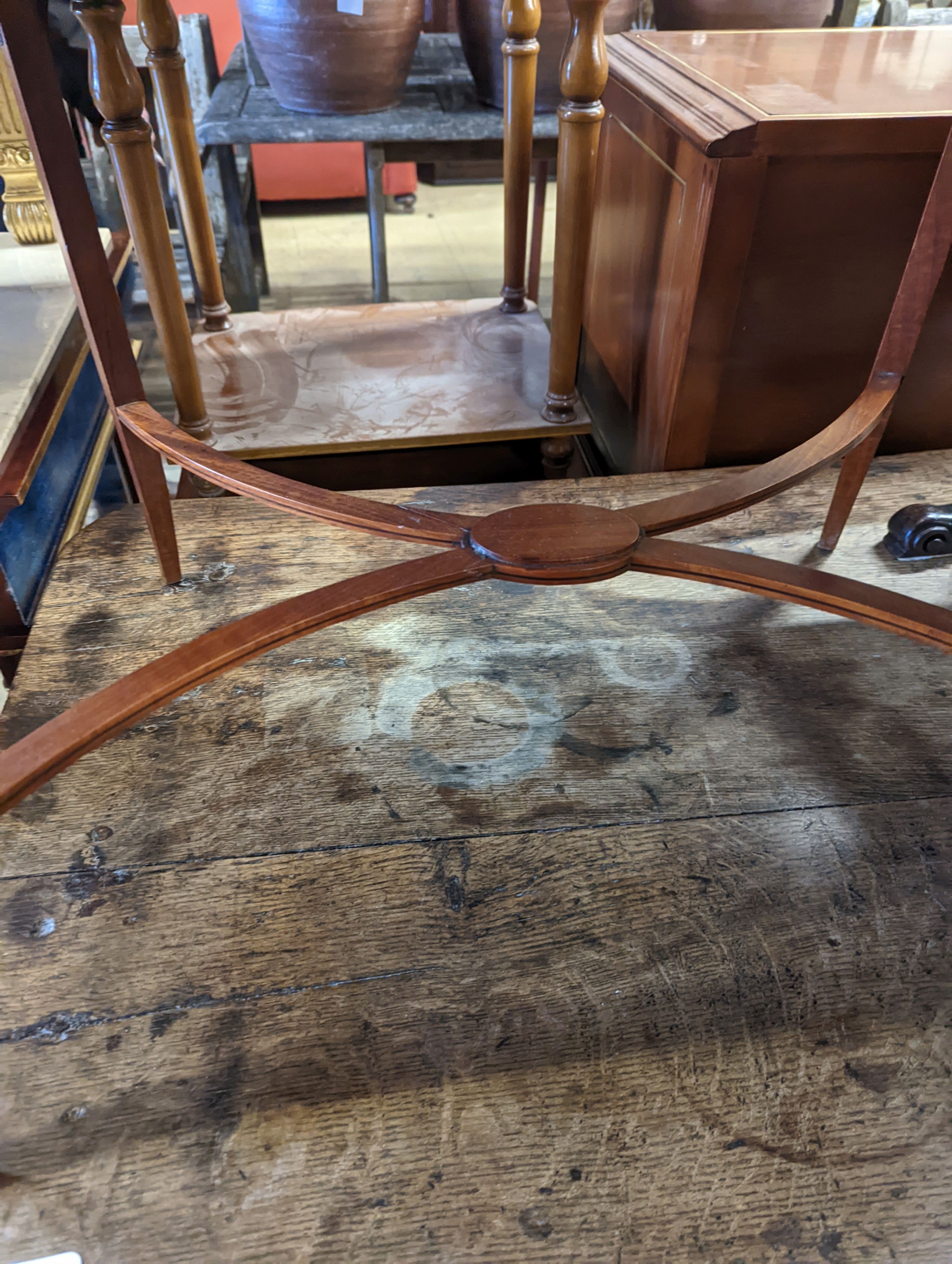 An Edwardian Sheraton revival oval inlaid satinwood two tier etagere, width 89cm, depth 55cm, height 77cm